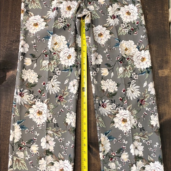 Zara Basic Gray Floral Print Pants - Picture 6 of 8